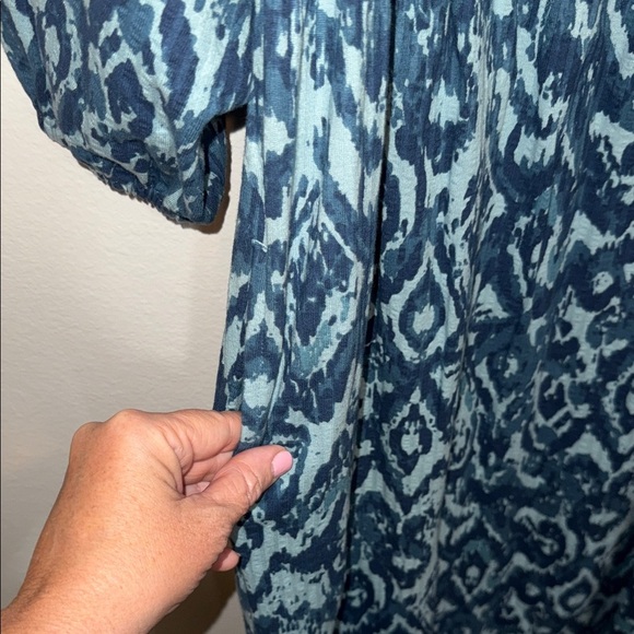AnyBody Blue Patterned Long Sleeve Dress - size medium. B8 - Picture 5 of 6